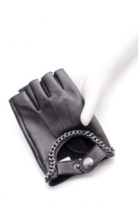 Guantes-conducir-piel-hombre-negro-cadena-Fausto-Spain-Armèlle