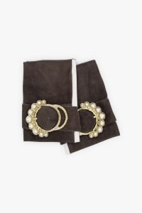 Fingerless-gloves-leather-Perla-grey-white-pearls-buckle-Spain-Armèlle-1