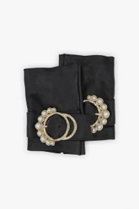 Guantes-sin-dedos-lujo-piel-perla-negro-hebilla-perlas-Armèlle-Spain-1
