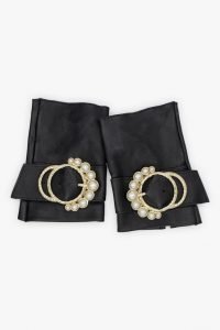 Guantes-sin-dedos-lujo-piel-perla-negro-hebilla-perlas-Armèlle-Spain-2