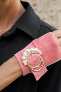 Fingerless-gloves-leather-Perla-rosa-pearls-buckle-Spain-Armèlle-4